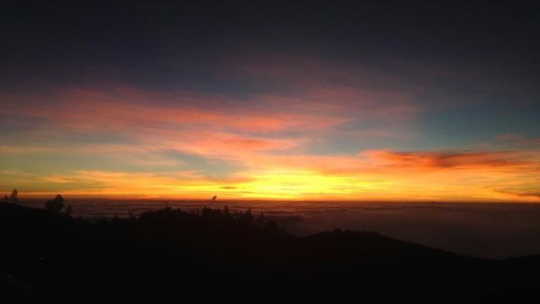 Hati Dicuri Matahari Terbit di Gunung Prau