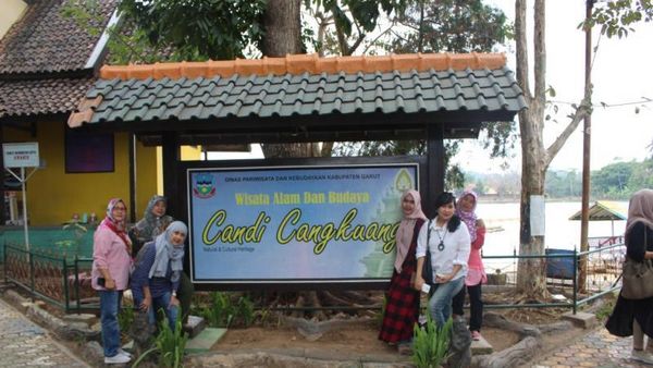 Hits dan Seru! Ke Candi di Garut Ini Harus Naik Rakit Dulu