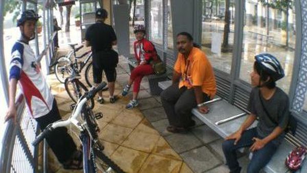 Hujan-hujanan Gowes Sepeda di Malaysia
