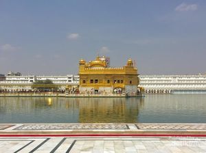 Indahnya Kuil Emas Mengapung di Negeri Bollywood