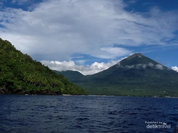 Indahnya Pulau Maitara yang Tampak dalam Uang Rp 1.000