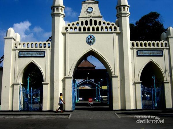 Ini Baru Beda, Keliling Solo Naik Becak