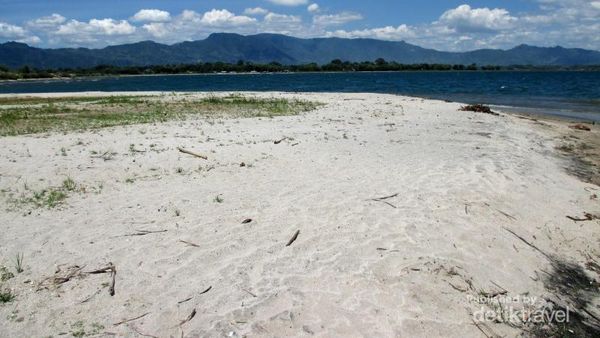 Ini Dia Pantai di Danau Toba