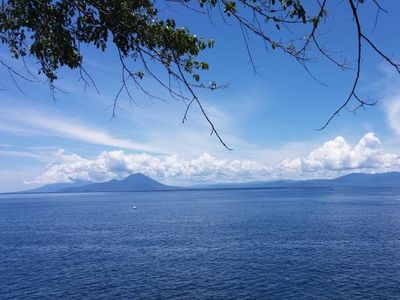 Inilah Pantai Sebening Kaca di Ternate