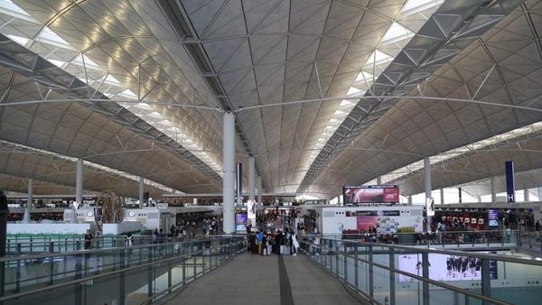 Jalan-jalan Asyik di Bandara Hong Kong