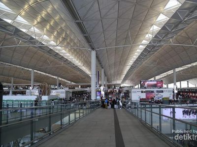 Jalan-jalan Asyik di Bandara Hong Kong