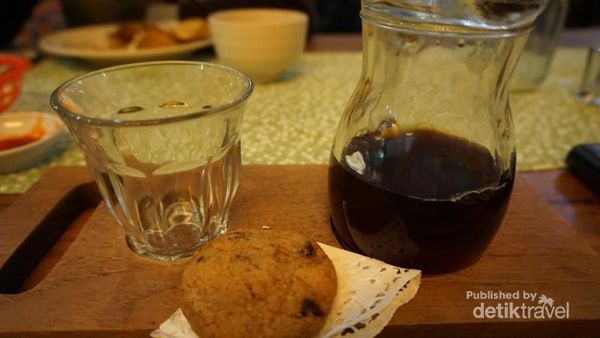Jalan-jalan Ke Braga, Sambil Nikmati Kopi Candrawinata