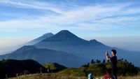 Juara! Cantiknya Gunung Prau di Musim yang Bersahabat