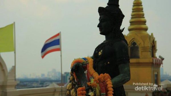 Kala Malam Menyapa Bangkok