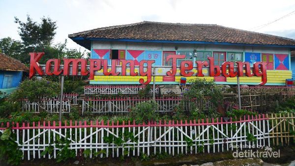 Kampung Terbang yang Keren di Subang
