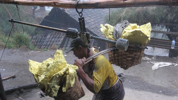 Kawah Gunung Ijen Nan Eksotis