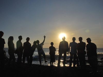 Ke Bali, Asyiknya Ramai-ramai!