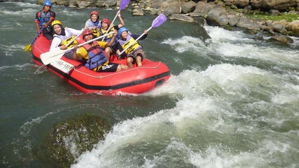 Ke Yogya-Magelang, Coba Rafting dan Mobil Off Road
