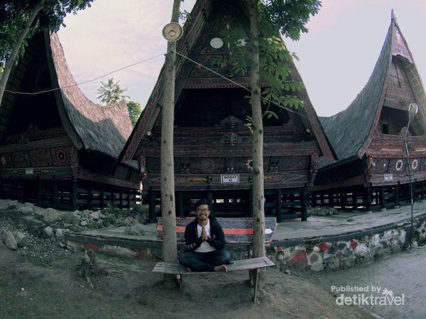 Kebanggaan di Tanah Batak, Istana Raja Sisingamangaraja