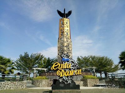 Kedamaian Selimuti Ibu Kota Provinsi Termuda Indonesia Ini