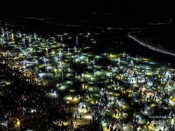 Keindahan Pantai Seger Saat Festival Bau Nyale