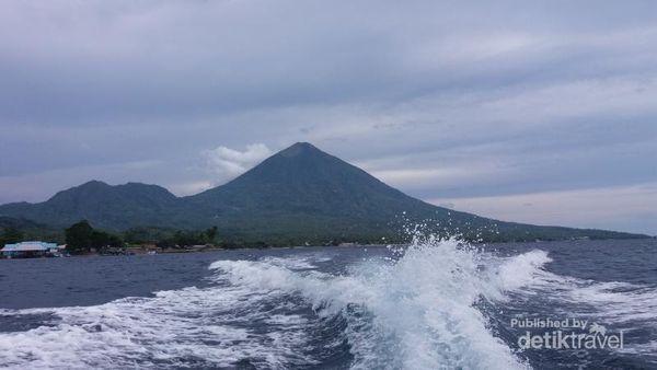 Keindahan Tidore Dilihat dari Benteng Tahula