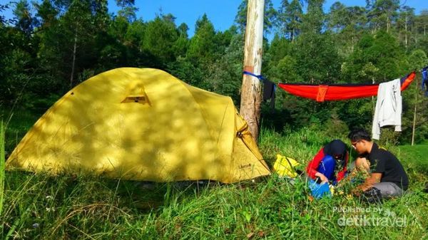 Kemping Akhir Pekan di Situ Cisanti, Seru!
