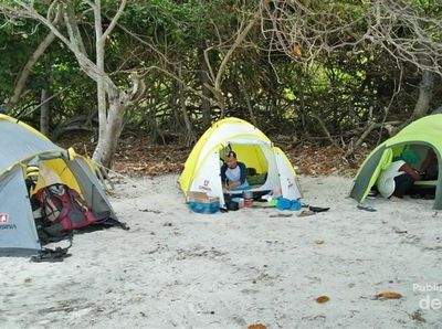 Kemping di Pulau Sangiang, Banten Yuk!
