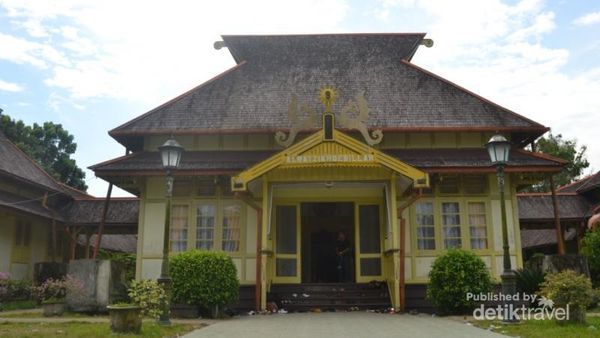 Keraton Tak Cuma di Yogya, Sambas Juga Punya