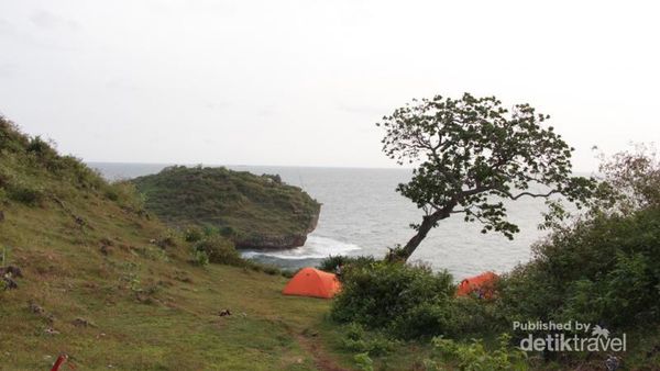 Kesirat, Pantai Cantik Tanpa Pasir di Gunung Kidul