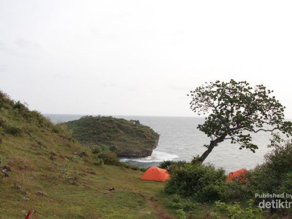 Kesirat, Pantai Cantik Tanpa Pasir di Gunung Kidul
