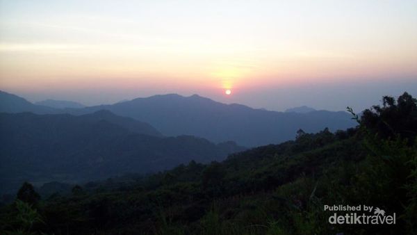 Ketika Danau 3 Warna Kelimutu Jadi 1 Warna