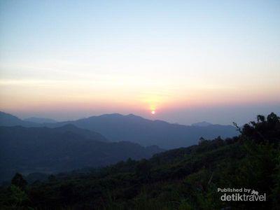 Ketika Danau 3 Warna Kelimutu Jadi 1 Warna