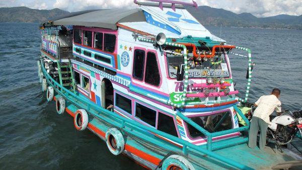 Lagi di Danau Toba, Jangan Lupa Berkeliling Naik Kapal