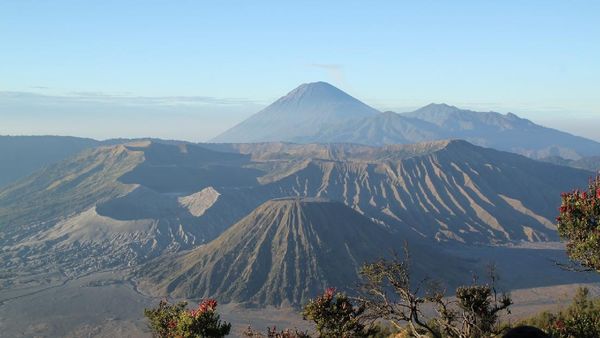 Lautan Pasir, Bukit Teletubbies dan Sunrise Menawan di Bromo