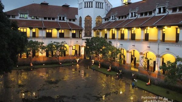 Lawang Sewu yang Cantik di Malam Hari