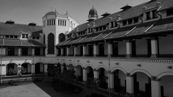 Lawang Sewu yang Penuh Misteri