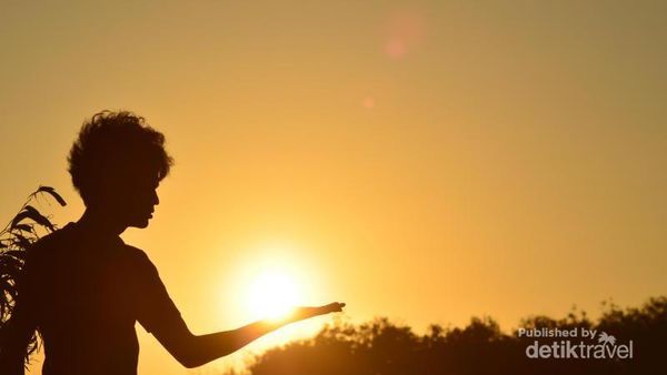 Lentera Merah di Gumuk Pasir Yogyakarta