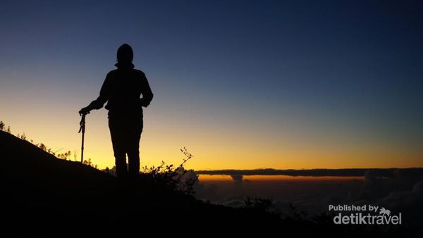 Libur Akhir Pekan Ini Nikmatilah Kesyahduan Fajar di Lereng Ijen