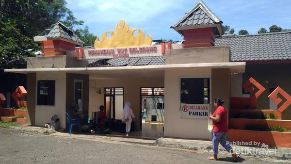 Libur Akhir Pekan, Saatnya Santai di Pemandian Way Belerang