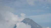 Libur Akhir Tahun Penuh Tantang di Gunung Merbabu