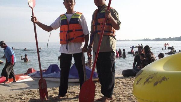 Liburan Murah Meriah di Pantai Kartini