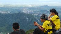 Liburan Panjang ke Puncak Gunung Sibayak