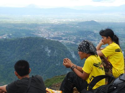 Liburan Panjang ke Puncak Gunung Sibayak
