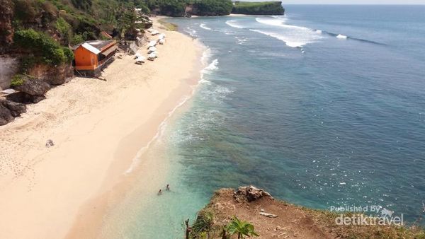 Lupakan Kuta, Ini Pantai Balangan di Bali