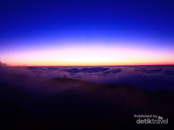 Lupakan Sikunir, Saatnya Menanti Sunrise Dieng di Gunung Prau