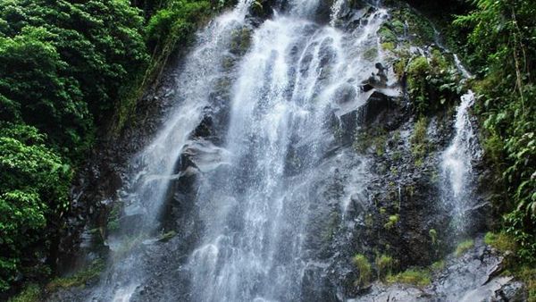 Main Air di Curug Cigamea, Segar!