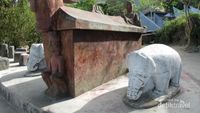 Makam Batu dan Ritual Pemanggil Hujan