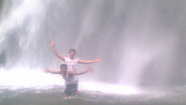 Mandi Sambil Refleksi di Curug Cibeureum