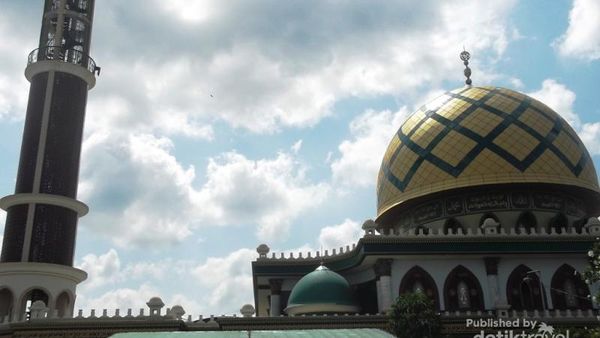 Masjid Moh Kholil yang Keren di Madura