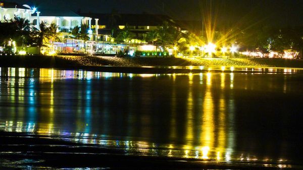 Matahari Terbenam di Pantai Kuta, Selalu Memesona!