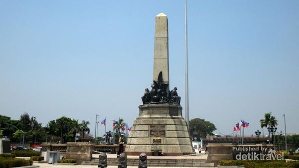 Melihat Monumen Kebanggaan Warga Filipina
