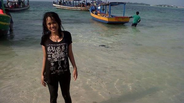 Memandangi Sunset di Pulau Pari