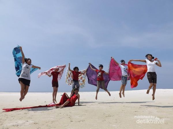 Memotret Model Cantik di Karimunjawa