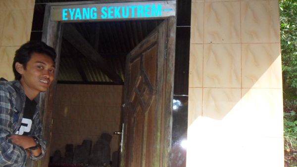 Menapak Jejak Sejarah di Gunung Arjuno